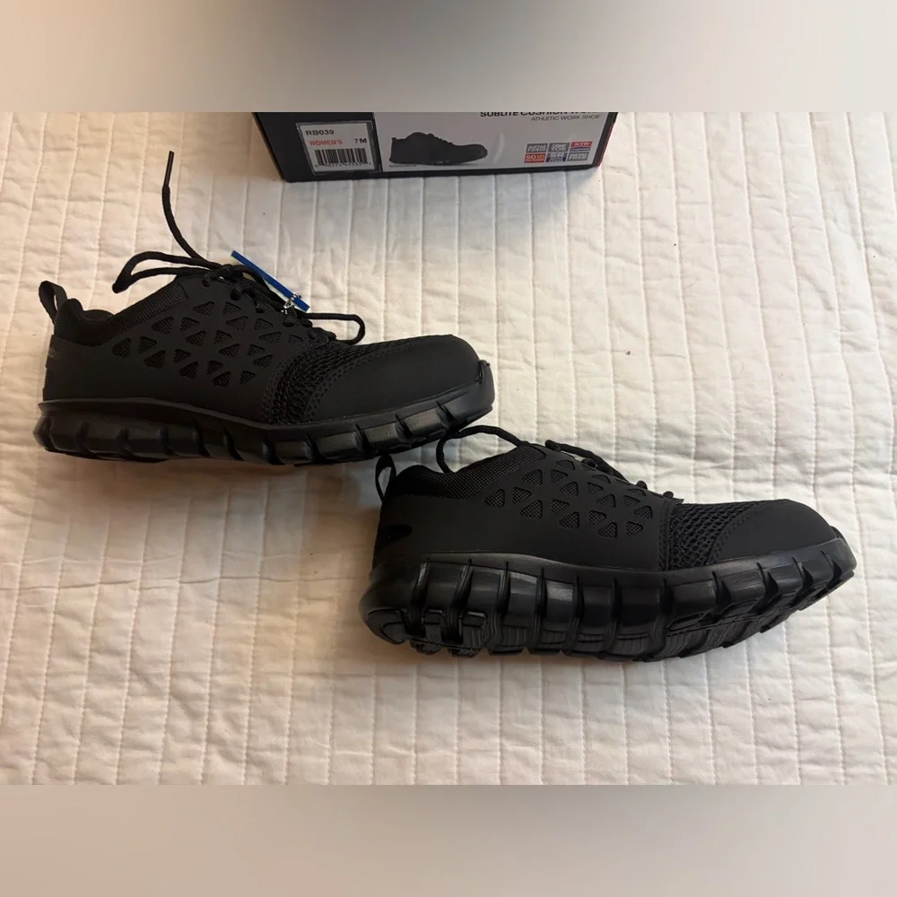 Reebok lace up